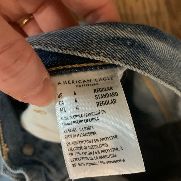 AE Ripped Mom Jean - Picture 6 of 6